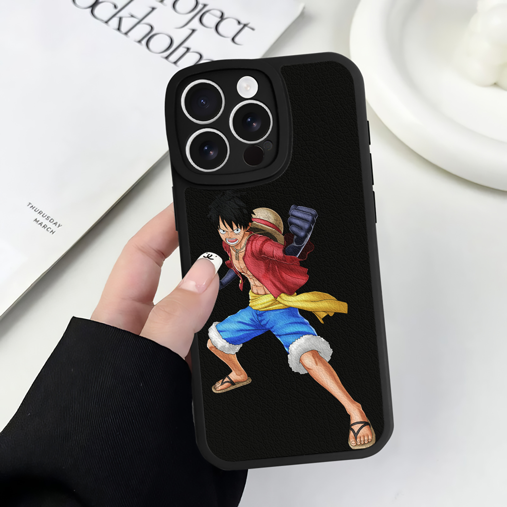 （画像用） ワンピース モンキー・D・ルフィ ONE PIECE Monkey D. Luffy 【iPhone 16シリーズ対応】シリコンスマホケース（レザー調） 材質：シリコン
